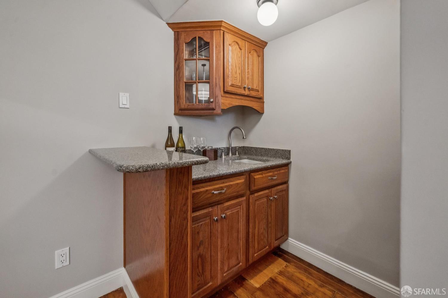 Detail Gallery Image 55 of 67 For 1125 Leavenworth St, San Francisco,  CA 94109 - 4 Beds | 3 Baths
