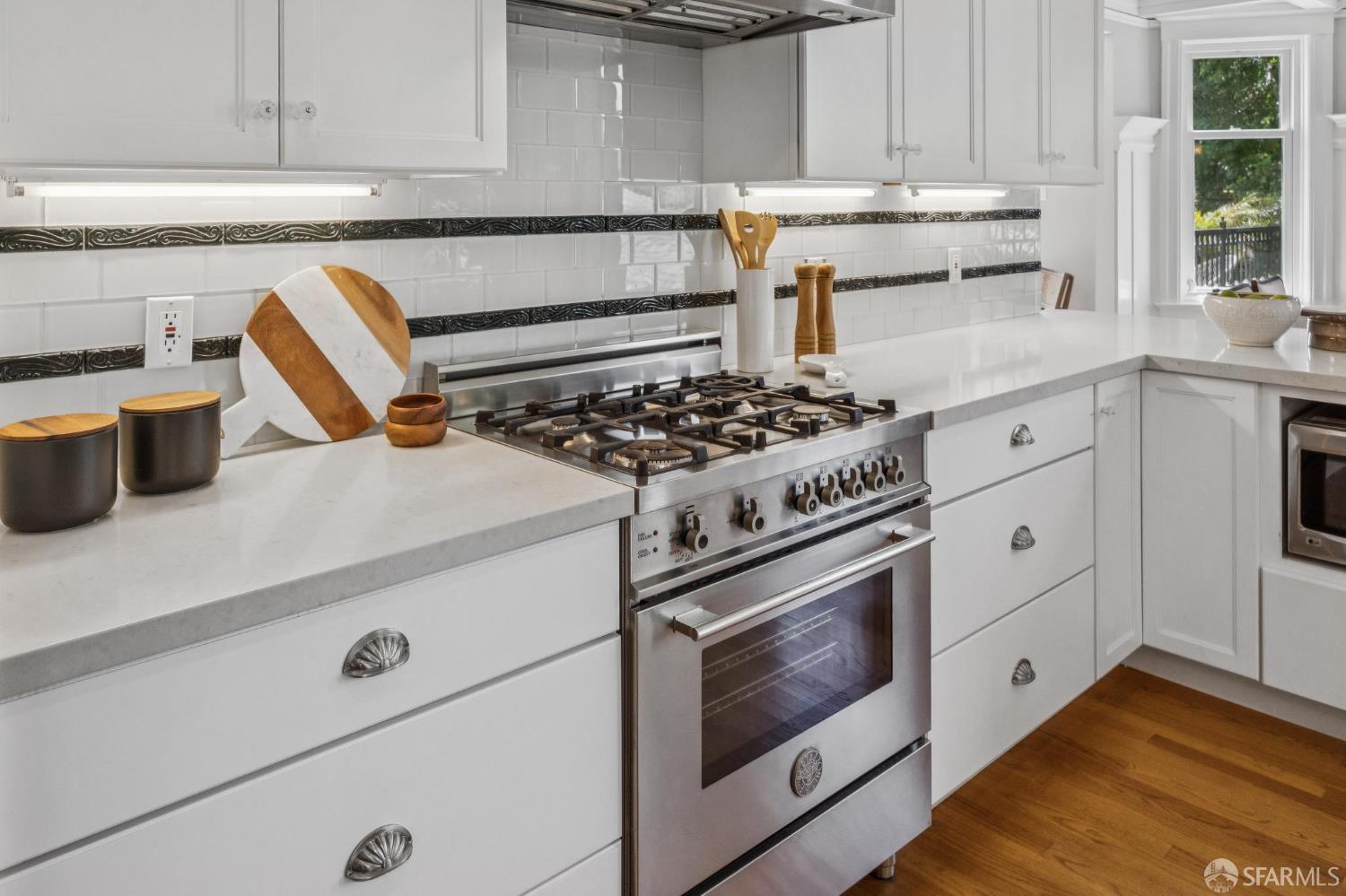 Detail Gallery Image 26 of 67 For 1125 Leavenworth St, San Francisco,  CA 94109 - 4 Beds | 3 Baths