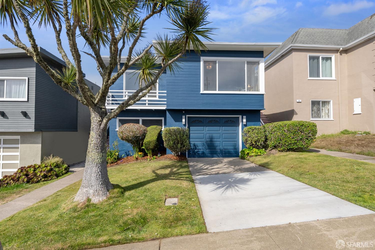 Detail Gallery Image 2 of 54 For 245 Skyline Dr, Daly City,  CA 94015 - 2 Beds | 1 Baths