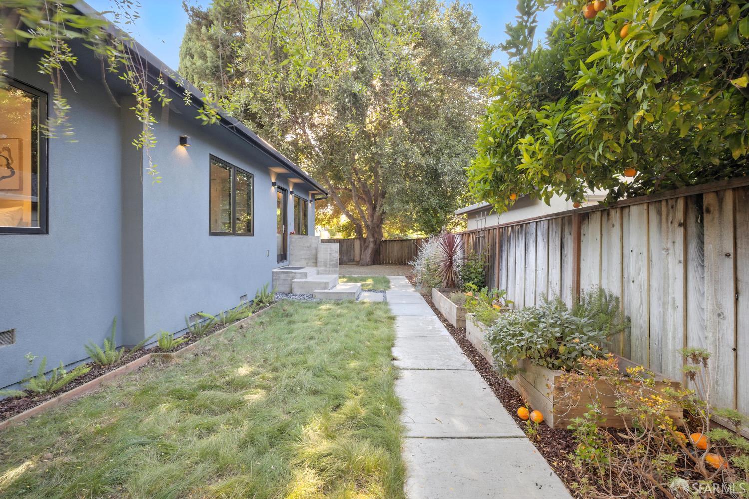 Detail Gallery Image 2 of 36 For 206 Donohoe St, East Palo Alto,  CA 94303 - 3 Beds | 3 Baths