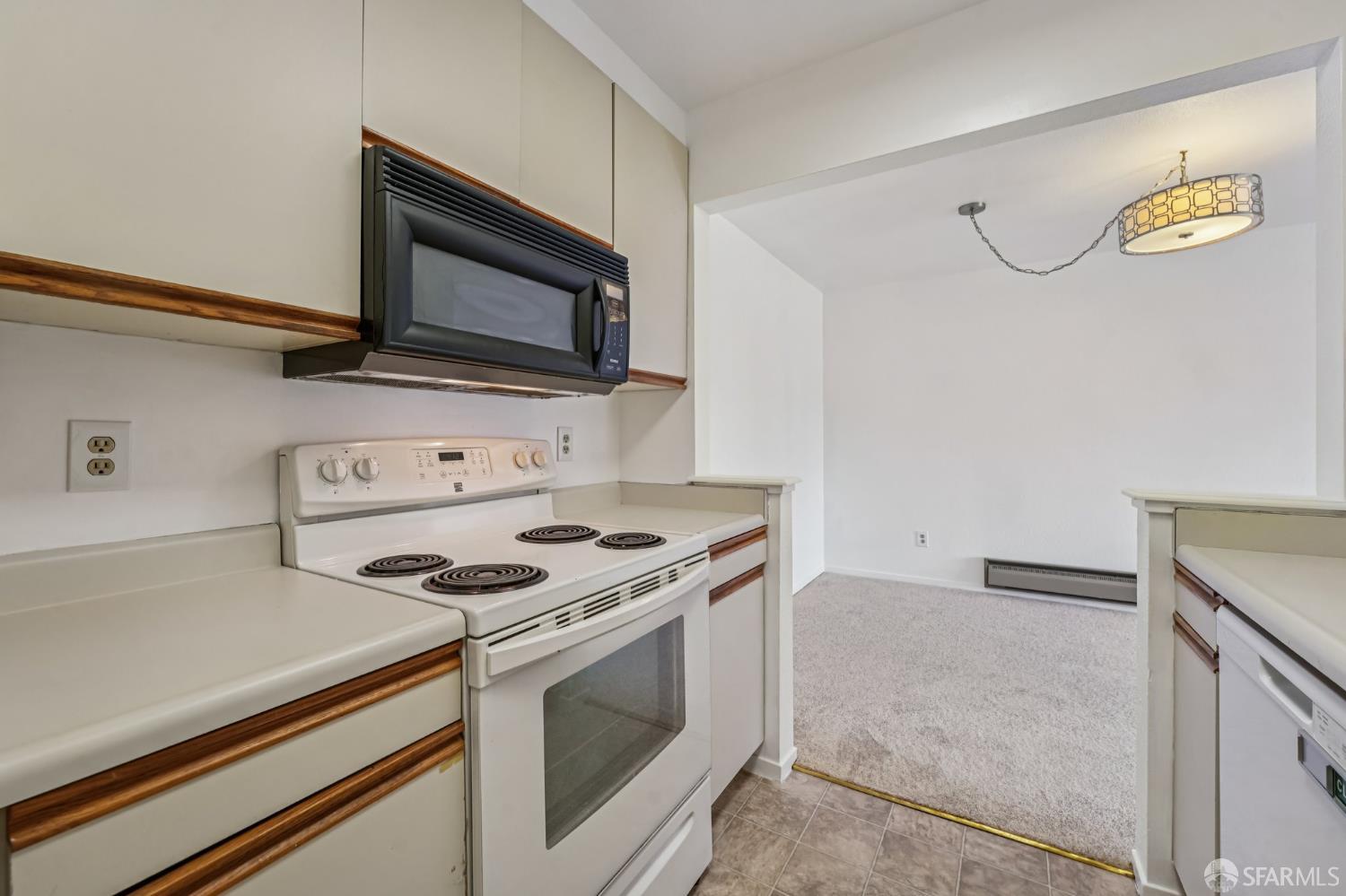 Detail Gallery Image 4 of 31 For 920 Mission Rd #15,  South San Francisco,  CA 94080 - 2 Beds | 2 Baths