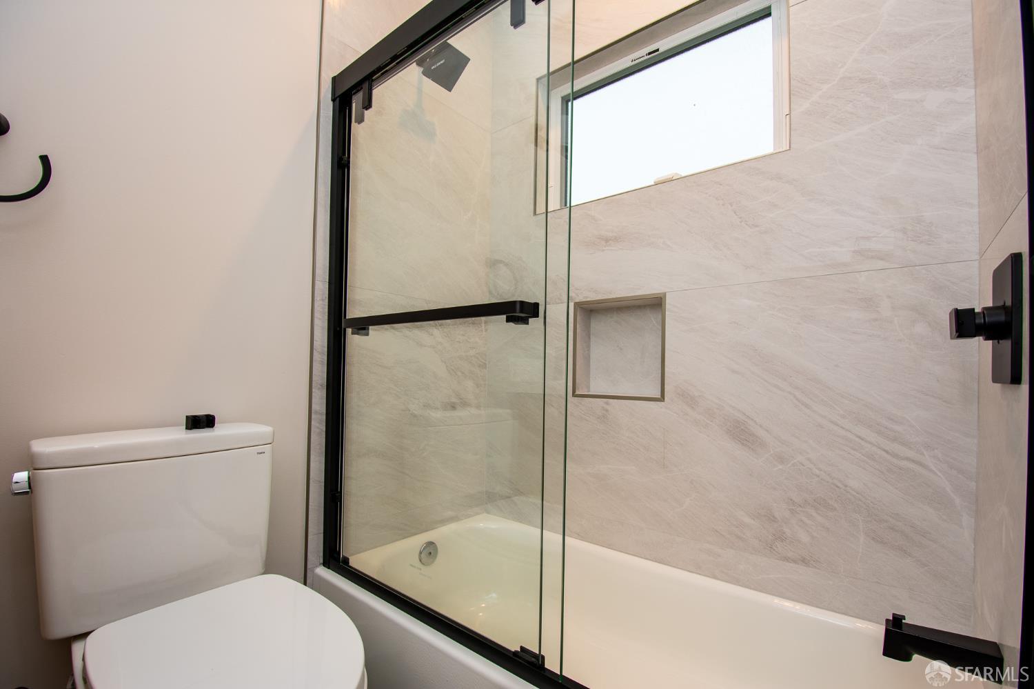 Detail Gallery Image 14 of 21 For 436 20th Ave, San Francisco,  CA 94121 - 2 Beds | 2/1 Baths