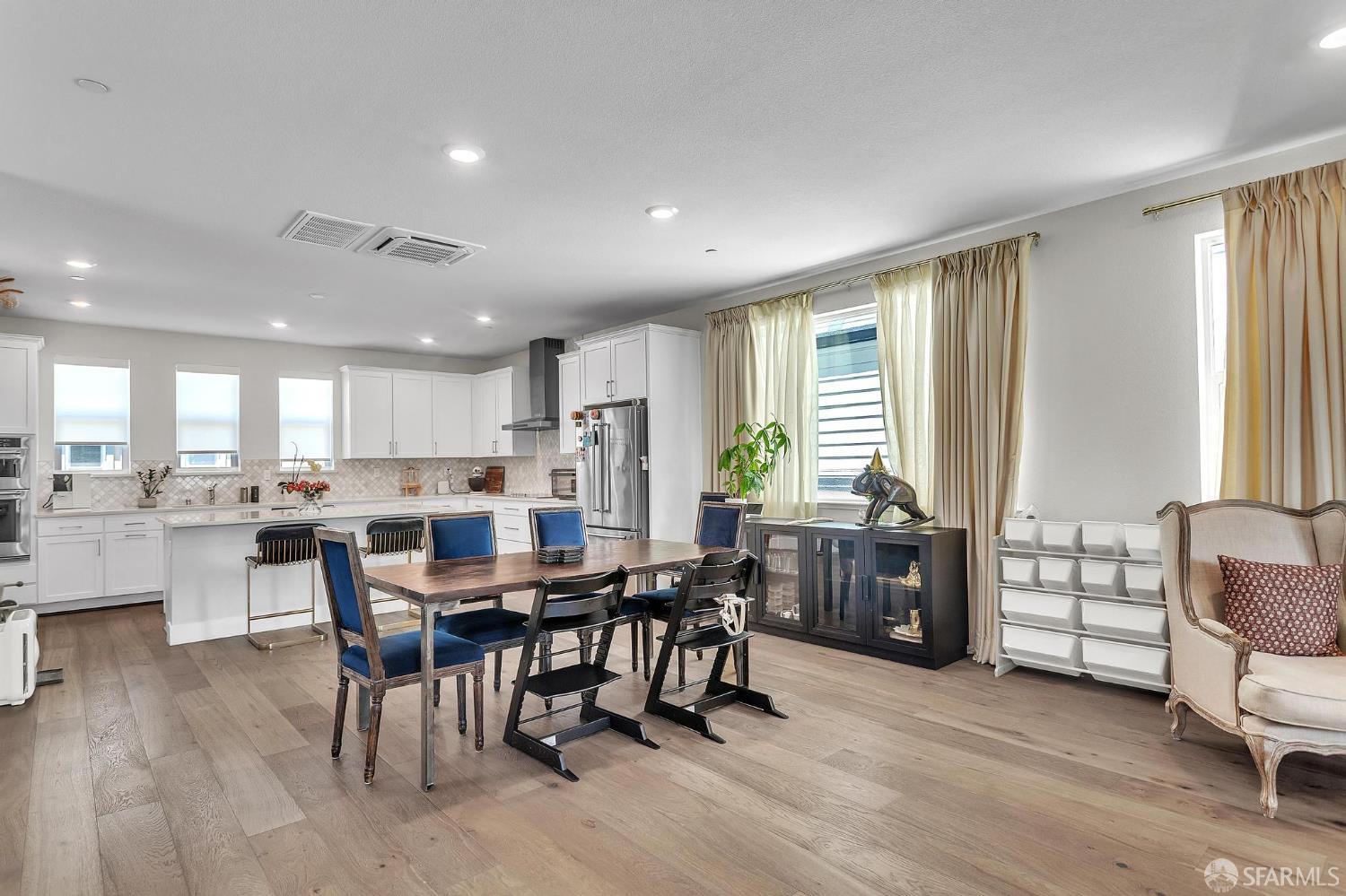 Detail Gallery Image 5 of 37 For 2821 San Jacinto Ln, Alameda,  CA 94501 - 4 Beds | 3/1 Baths