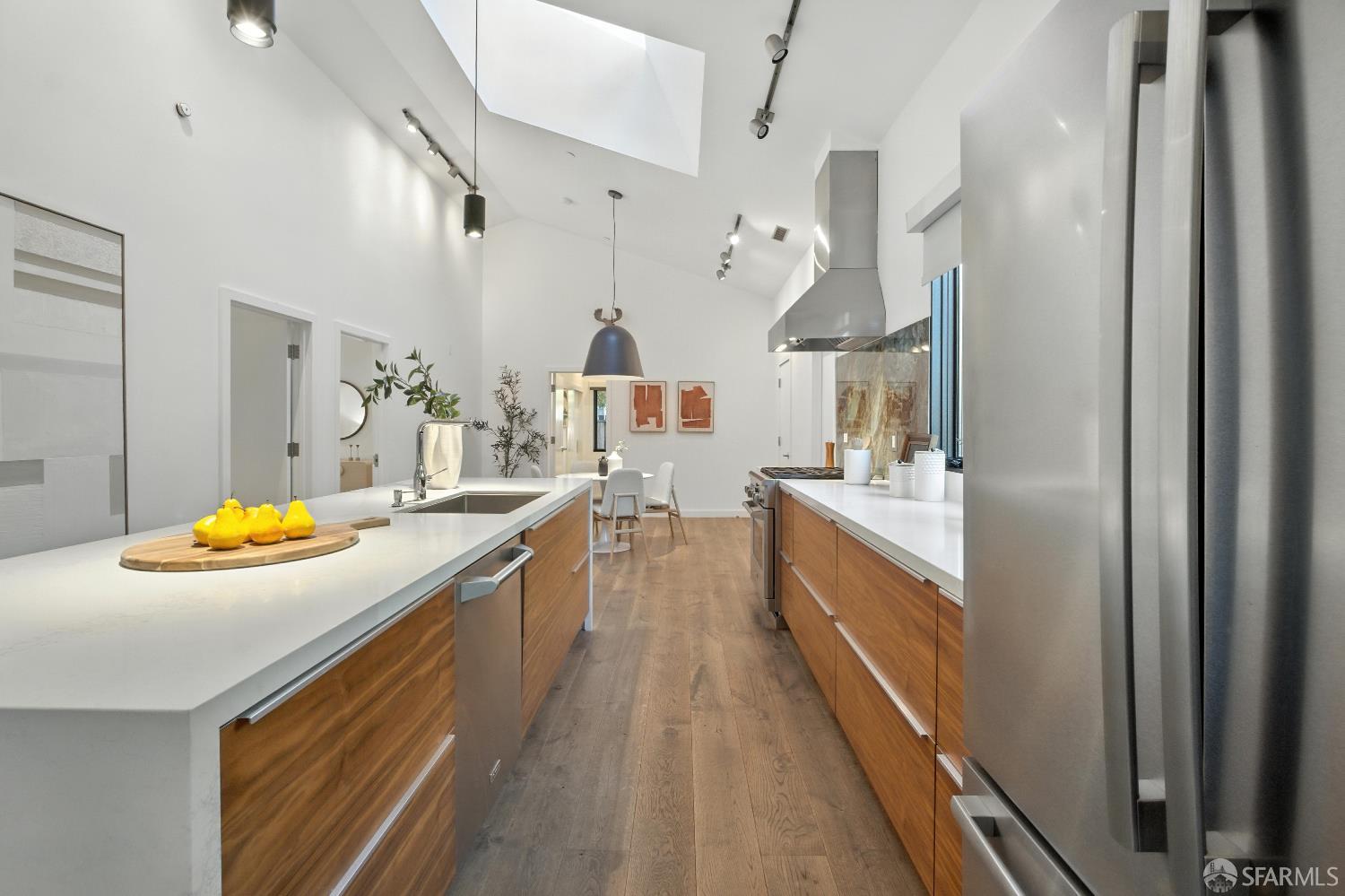 Detail Gallery Image 10 of 36 For 206 Donohoe St, East Palo Alto,  CA 94303 - 3 Beds | 3 Baths