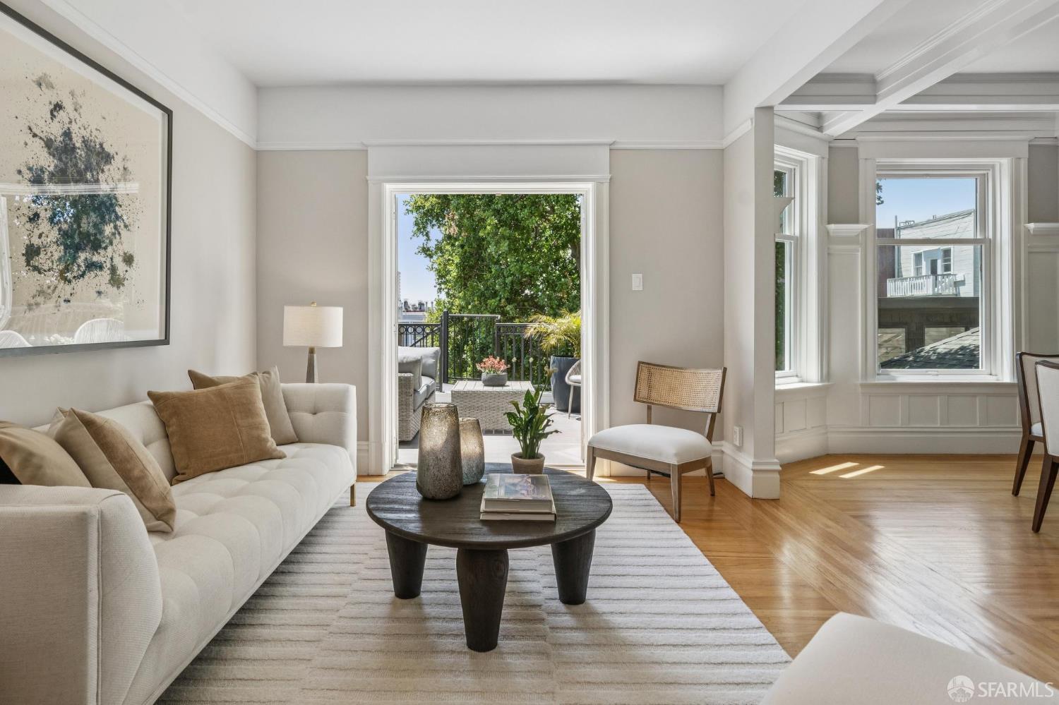 Detail Gallery Image 3 of 67 For 1125 Leavenworth St, San Francisco,  CA 94109 - 4 Beds | 3 Baths