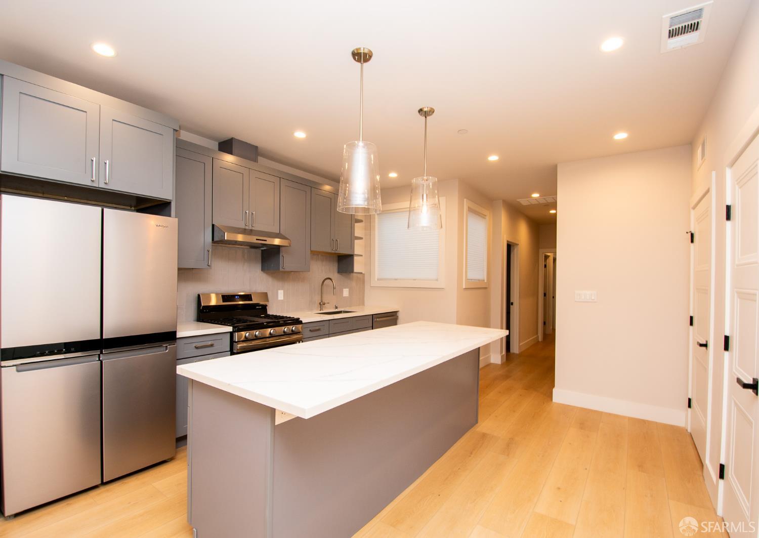 Detail Gallery Image 3 of 21 For 436 20th Ave, San Francisco,  CA 94121 - 2 Beds | 2/1 Baths