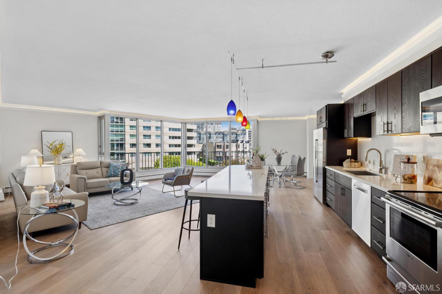 Photo #6: 425047894 Listing 