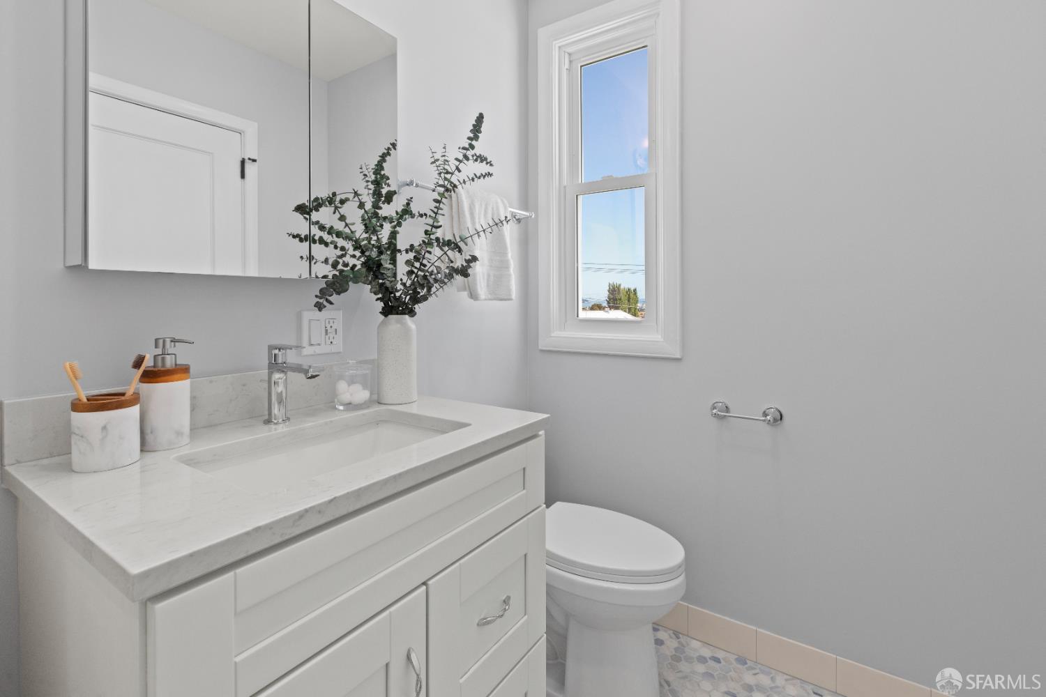 Detail Gallery Image 34 of 98 For 939 Innes Ave, San Francisco,  CA 94124 - 2 Beds | 2 Baths