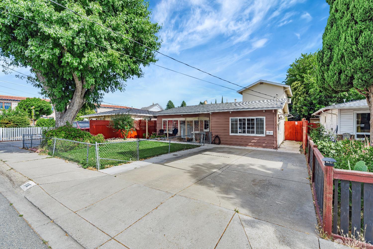 Detail Gallery Image 2 of 24 For 118 Tiffany Dr, Pittsburg,  CA 94565 - 3 Beds | 2 Baths