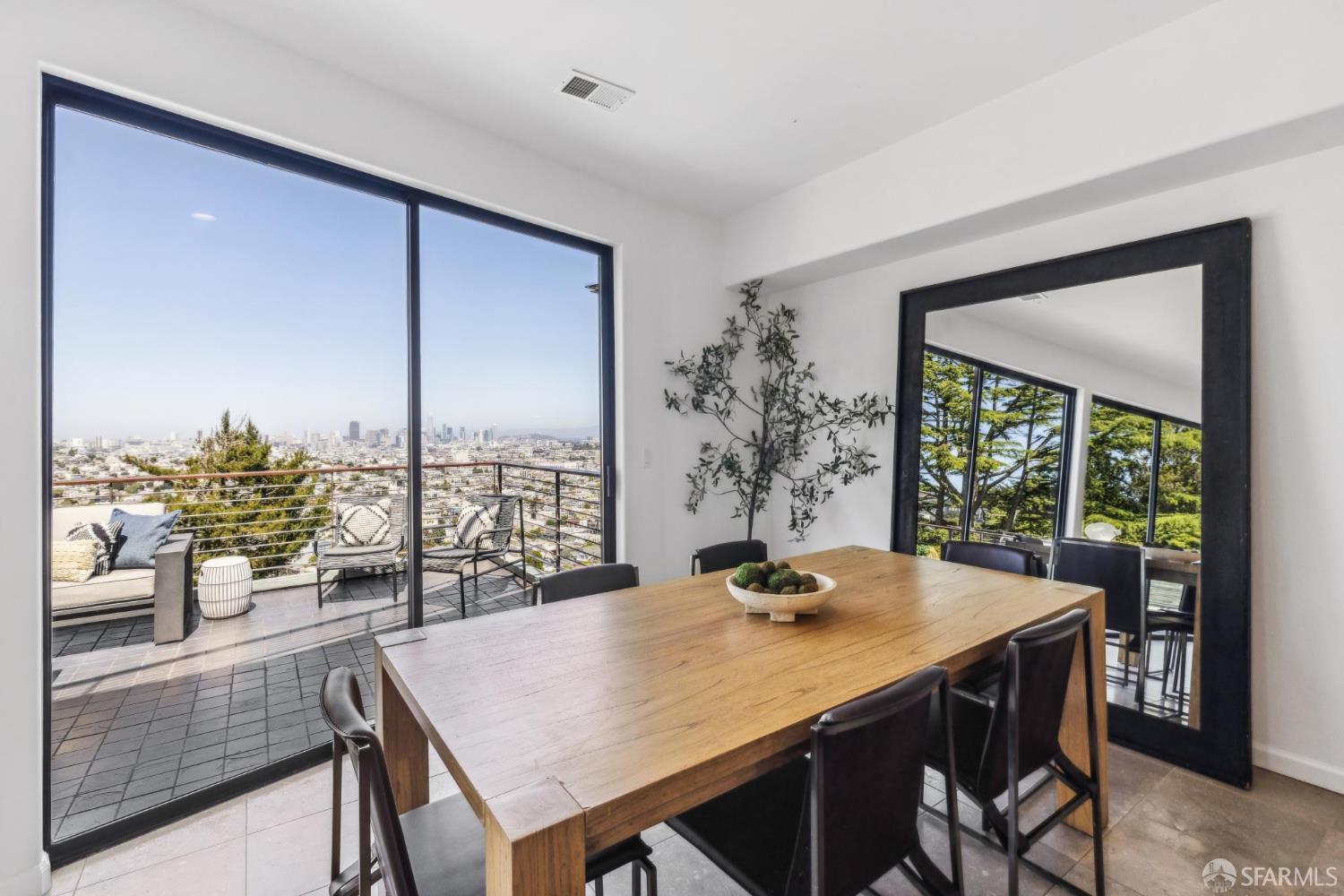 Detail Gallery Image 12 of 62 For 39 Miguel St, San Francisco,  CA 94131 - 4 Beds | 3/2 Baths