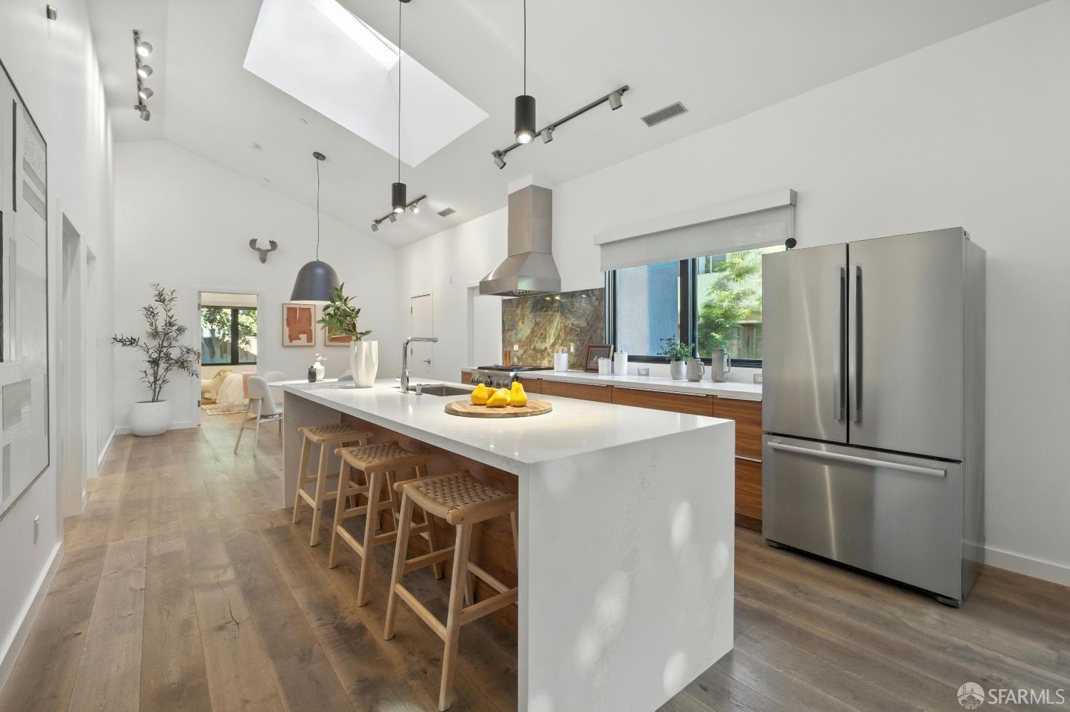 Detail Gallery Image 9 of 36 For 206 Donohoe St, East Palo Alto,  CA 94303 - 3 Beds | 3 Baths