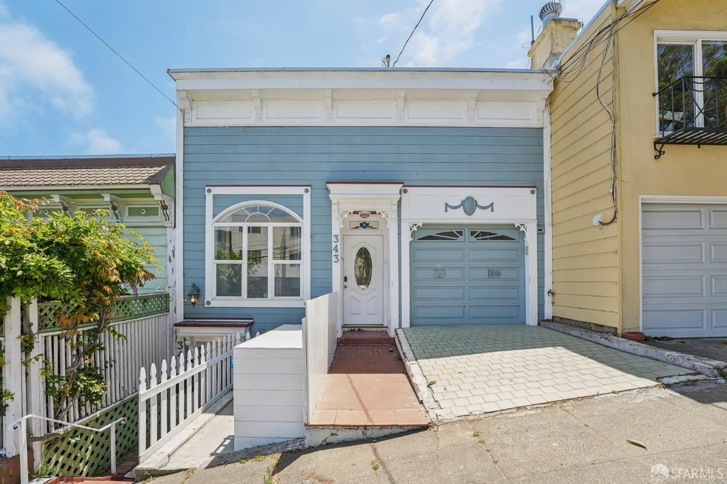 Photo #2: 425048869 Listing 
