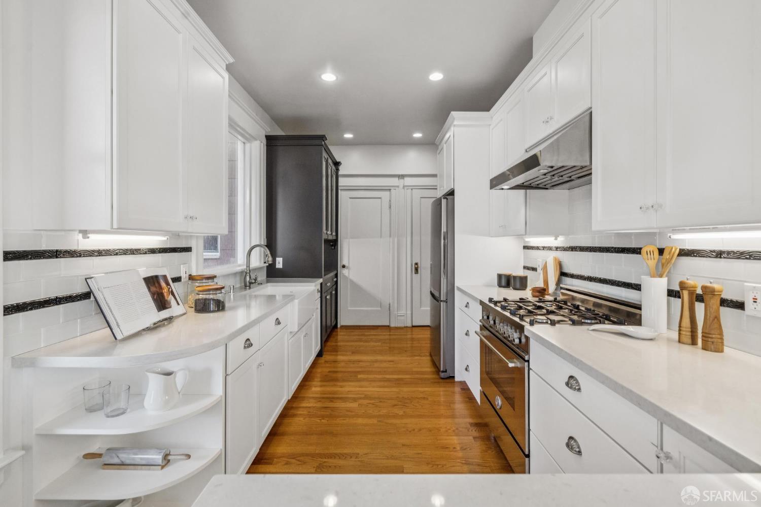 Detail Gallery Image 23 of 67 For 1125 Leavenworth St, San Francisco,  CA 94109 - 4 Beds | 3 Baths