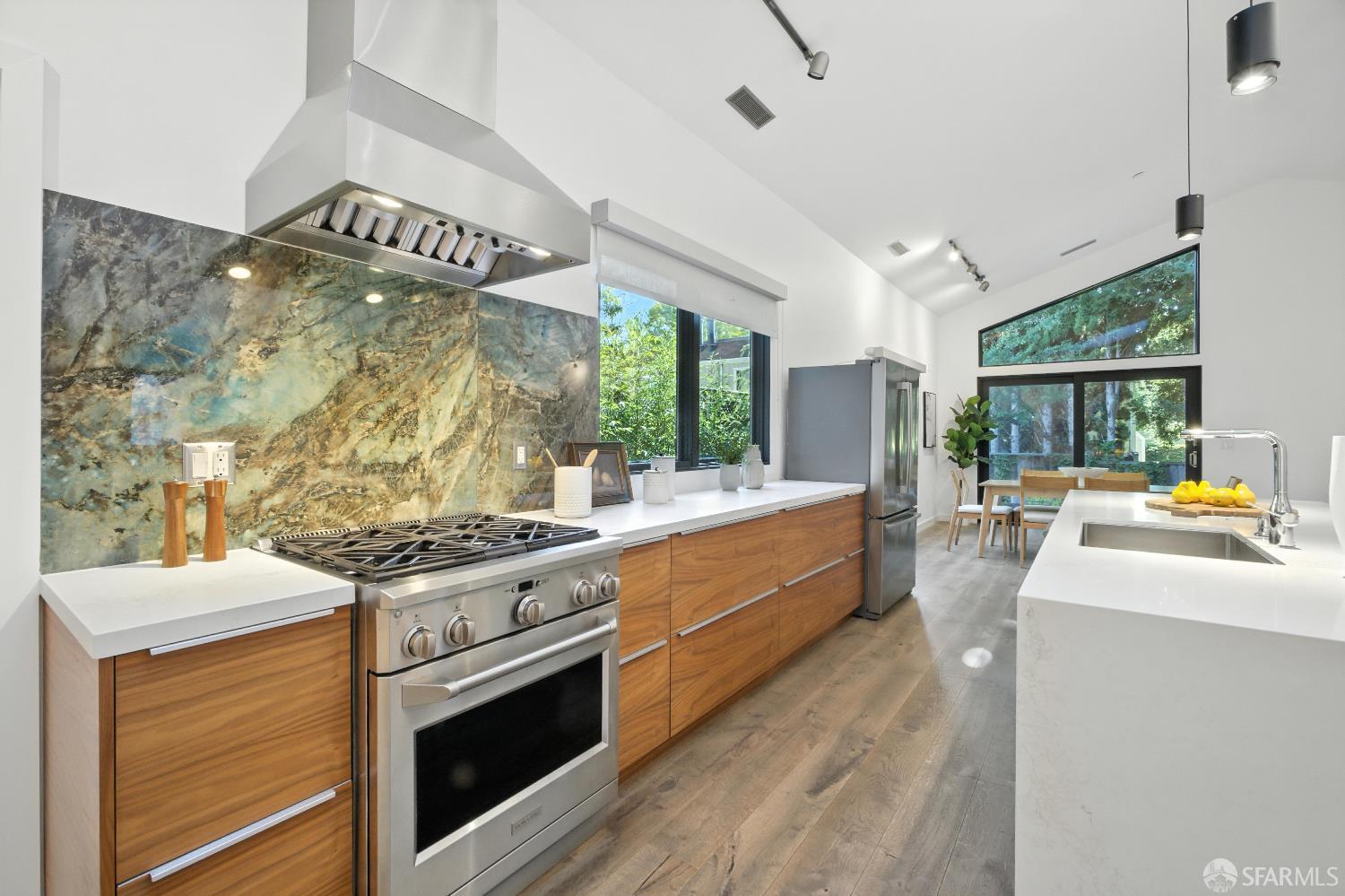 Detail Gallery Image 11 of 36 For 206 Donohoe St, East Palo Alto,  CA 94303 - 3 Beds | 3 Baths