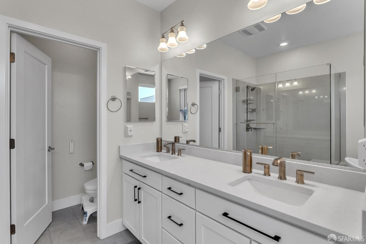 Detail Gallery Image 13 of 37 For 2821 San Jacinto Ln, Alameda,  CA 94501 - 4 Beds | 3/1 Baths