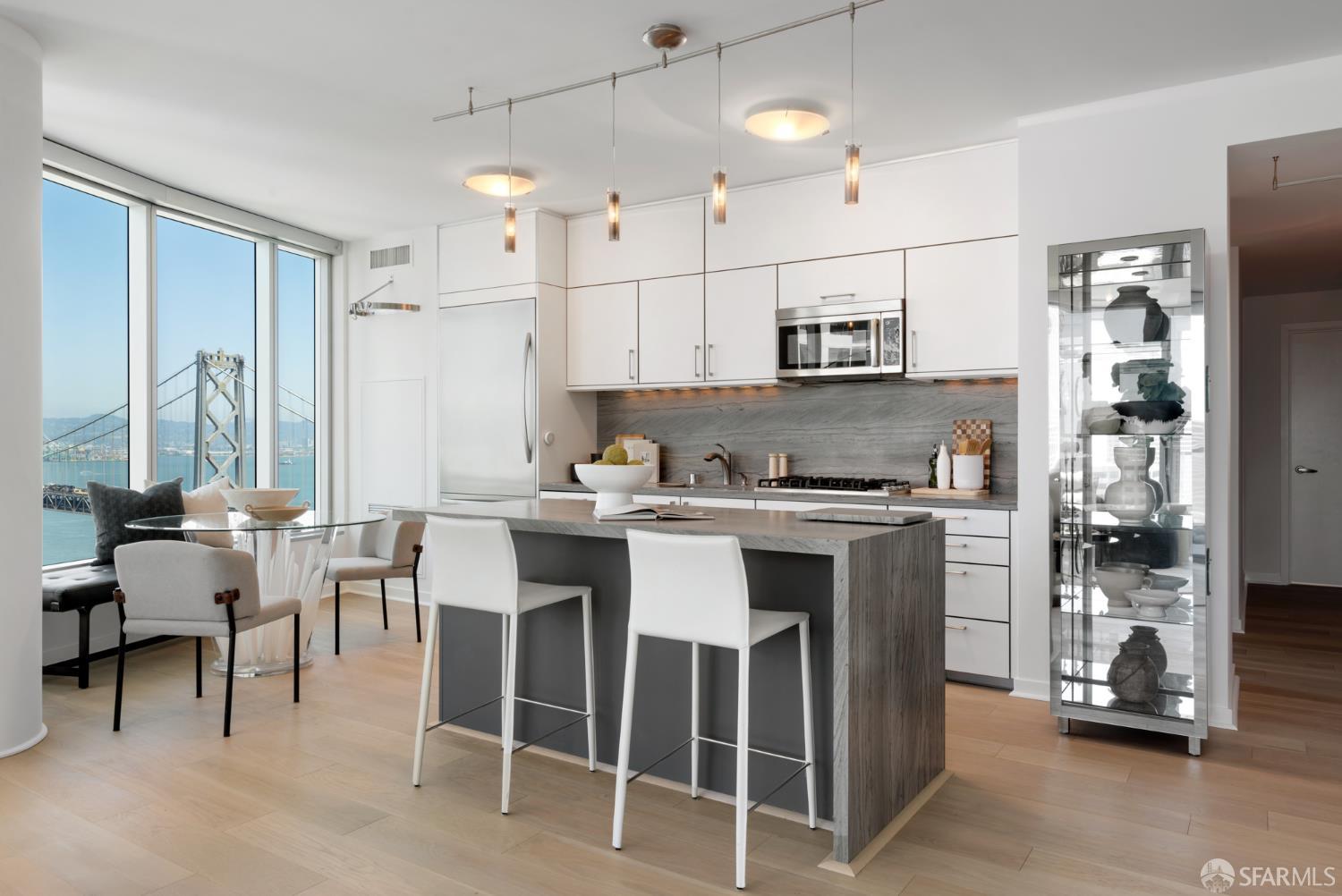 Detail Gallery Image 5 of 22 For 301 Main St 34b,  San Francisco,  CA 94105 - 3 Beds | 2/1 Baths