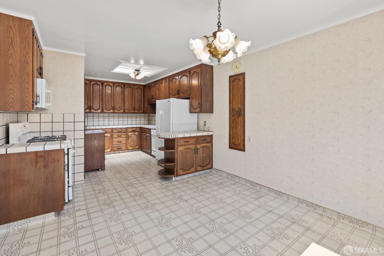 Detail Gallery Image 10 of 93 For 369 Princeton St, San Francisco,  CA 94134 - 4 Beds | 2 Baths