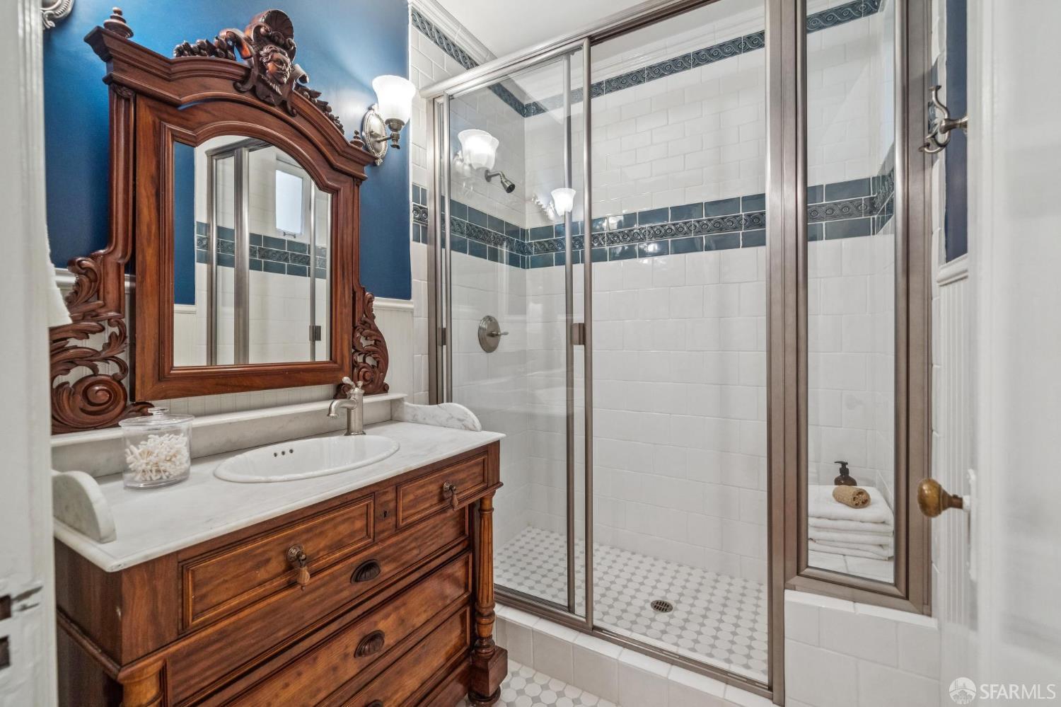 Detail Gallery Image 40 of 67 For 1125 Leavenworth St, San Francisco,  CA 94109 - 4 Beds | 3 Baths