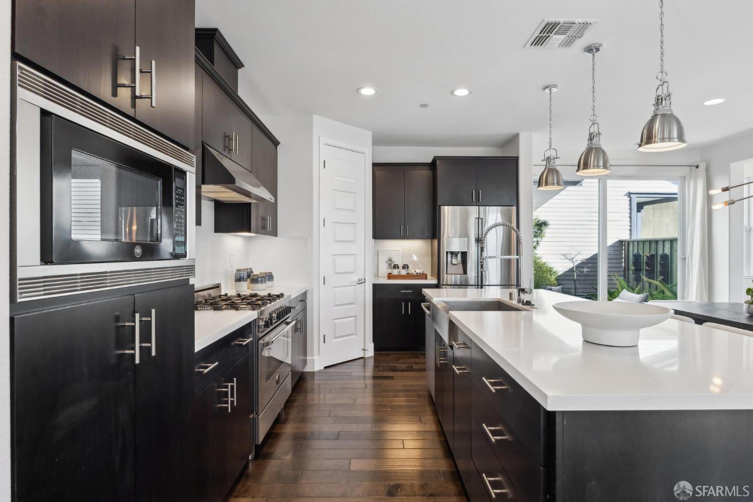 Detail Gallery Image 14 of 52 For 2768 Bette St, Alameda,  CA 94501 - 4 Beds | 3/1 Baths