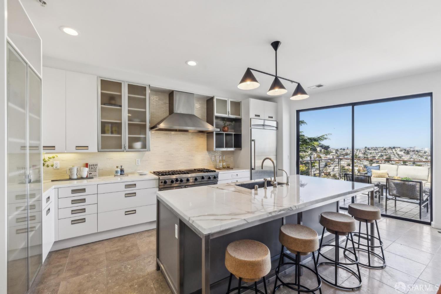Detail Gallery Image 8 of 62 For 39 Miguel St, San Francisco,  CA 94131 - 4 Beds | 3/2 Baths