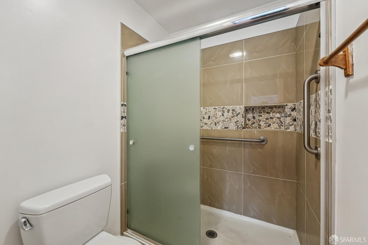 Detail Gallery Image 9 of 31 For 920 Mission Rd #15,  South San Francisco,  CA 94080 - 2 Beds | 2 Baths