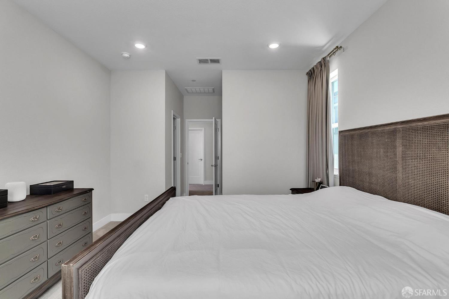 Detail Gallery Image 12 of 37 For 2821 San Jacinto Ln, Alameda,  CA 94501 - 4 Beds | 3/1 Baths