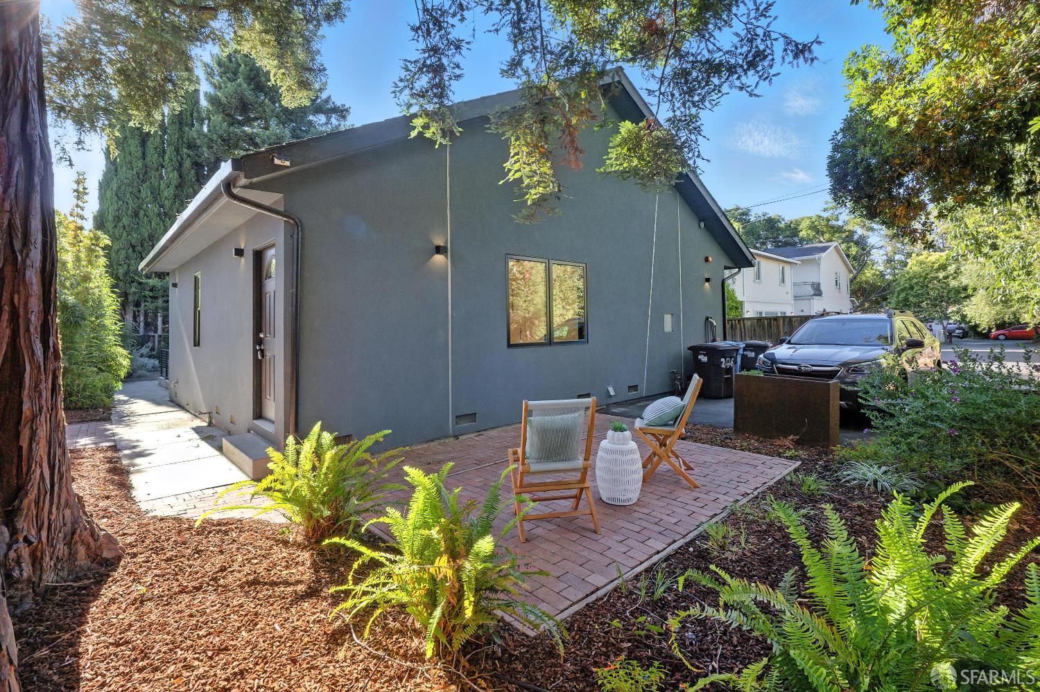 Detail Gallery Image 4 of 36 For 206 Donohoe St, East Palo Alto,  CA 94303 - 3 Beds | 3 Baths