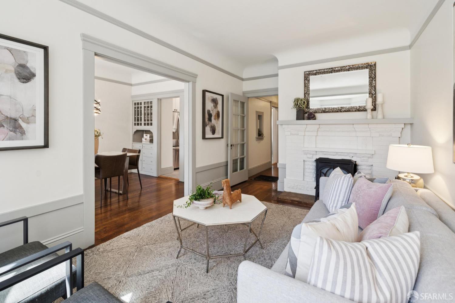 Photo #2: 425054880 Listing 