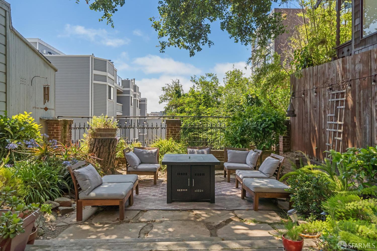 Detail Gallery Image 6 of 67 For 1125 Leavenworth St, San Francisco,  CA 94109 - 4 Beds | 3 Baths