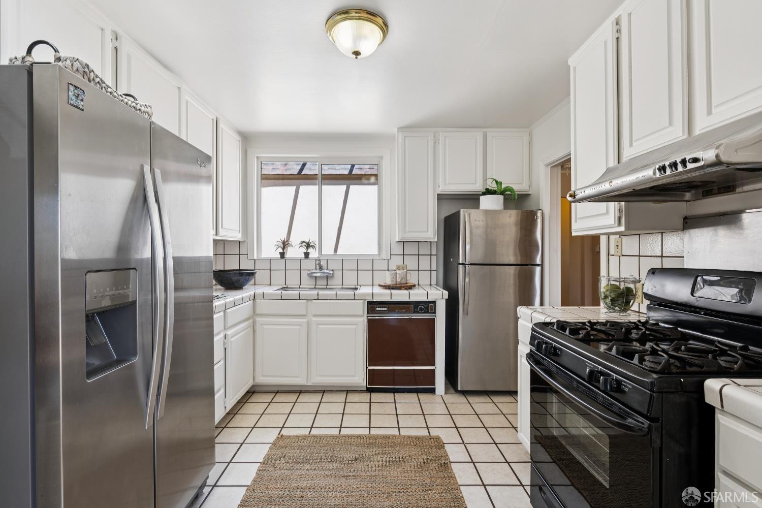 Detail Gallery Image 12 of 37 For 1874 34th Ave, San Francisco,  CA 94122 - 4 Beds | 4 Baths