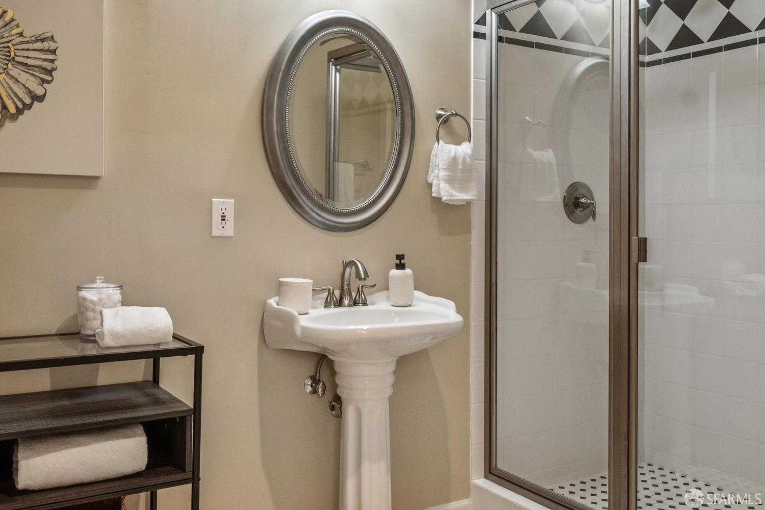 Detail Gallery Image 58 of 67 For 1125 Leavenworth St, San Francisco,  CA 94109 - 4 Beds | 3 Baths