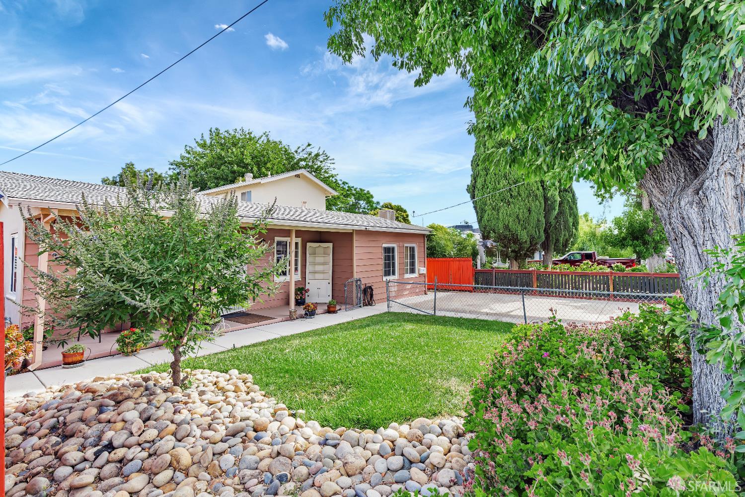 Detail Gallery Image 3 of 24 For 118 Tiffany Dr, Pittsburg,  CA 94565 - 3 Beds | 2 Baths