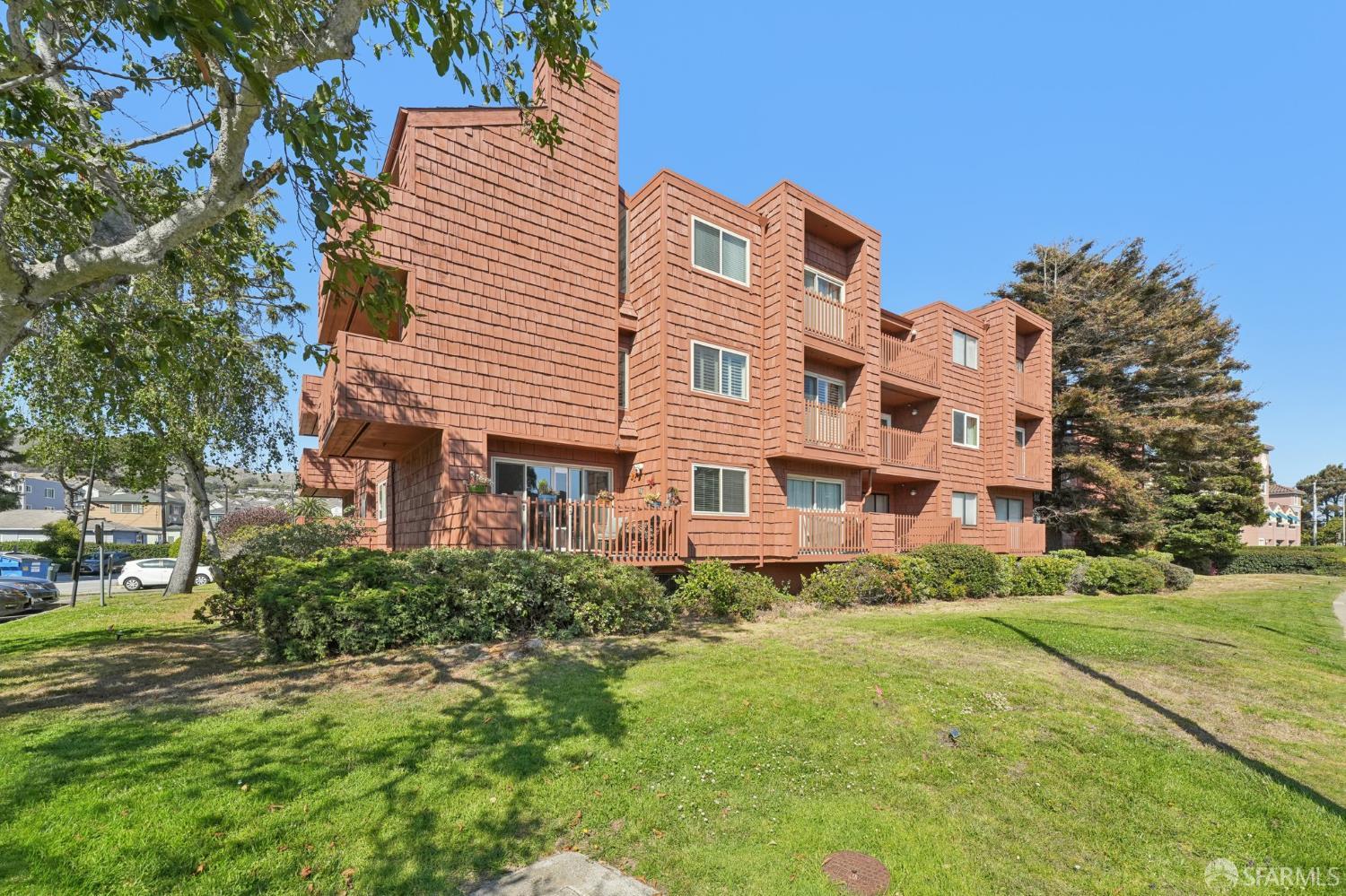 Detail Gallery Image 17 of 31 For 920 Mission Rd #15,  South San Francisco,  CA 94080 - 2 Beds | 2 Baths