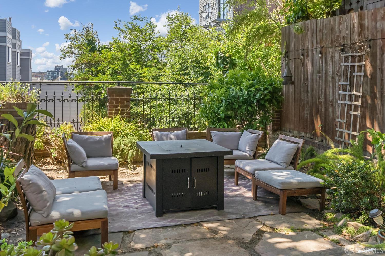 Detail Gallery Image 7 of 67 For 1125 Leavenworth St, San Francisco,  CA 94109 - 4 Beds | 3 Baths