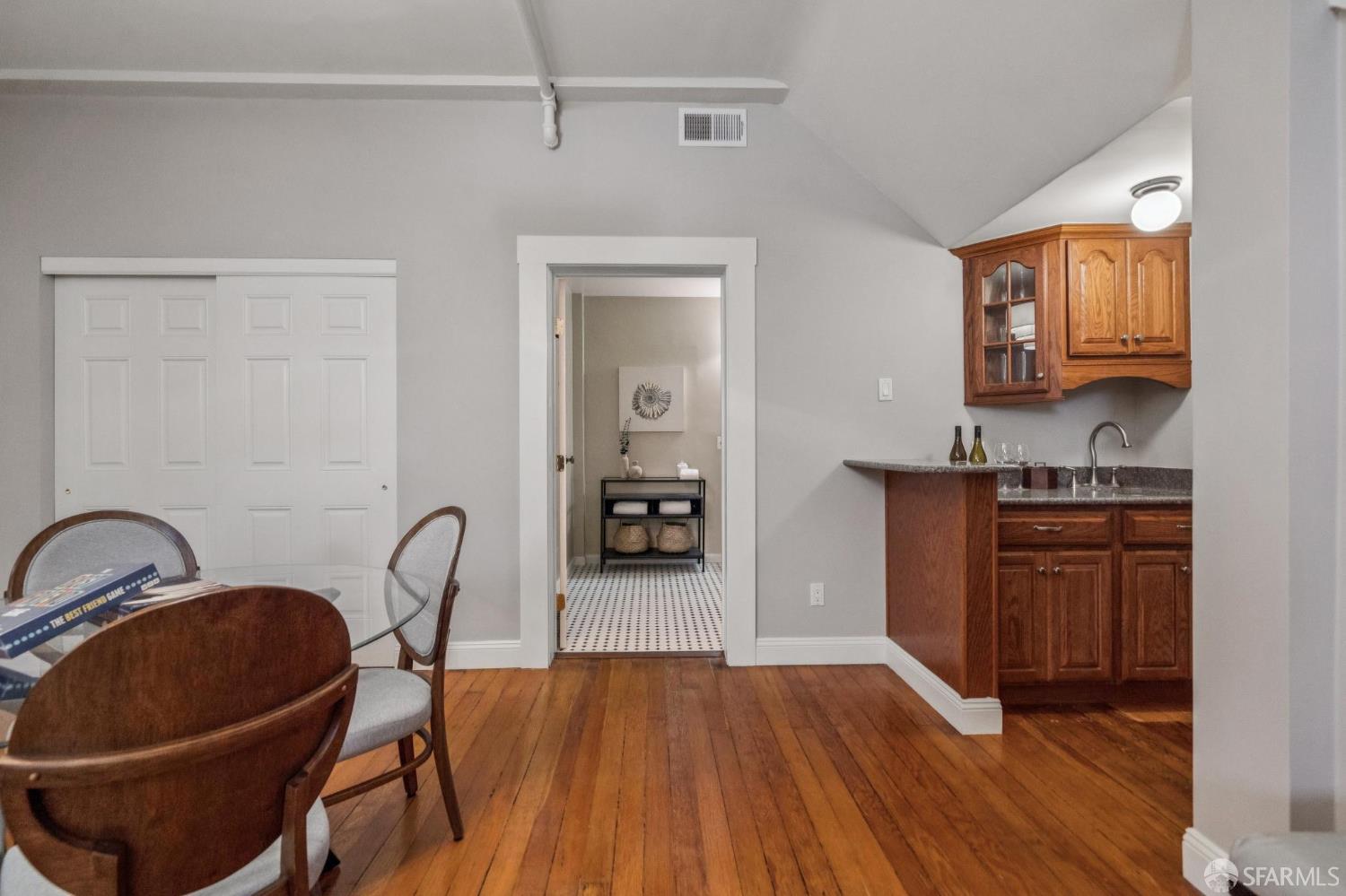 Detail Gallery Image 56 of 67 For 1125 Leavenworth St, San Francisco,  CA 94109 - 4 Beds | 3 Baths
