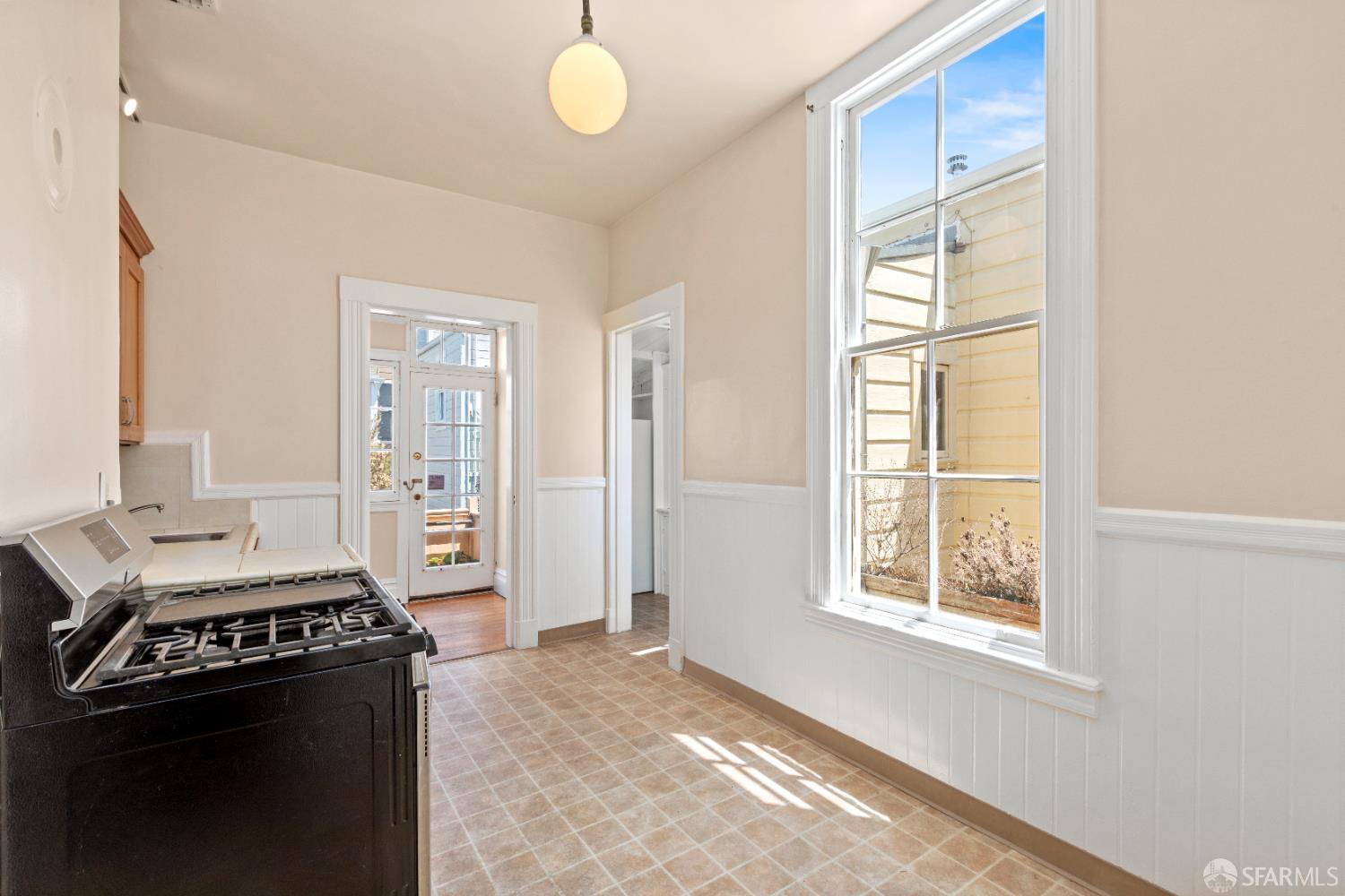 Detail Gallery Image 14 of 24 For 4632 18th St, San Francisco,  CA 94114 - – Beds | – Baths