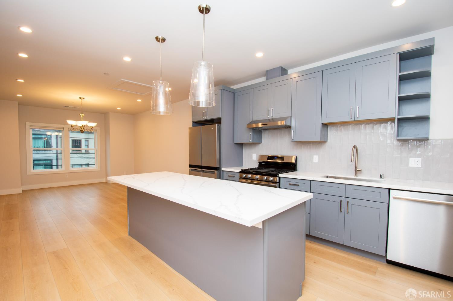 Detail Gallery Image 4 of 21 For 436 20th Ave, San Francisco,  CA 94121 - 2 Beds | 2/1 Baths