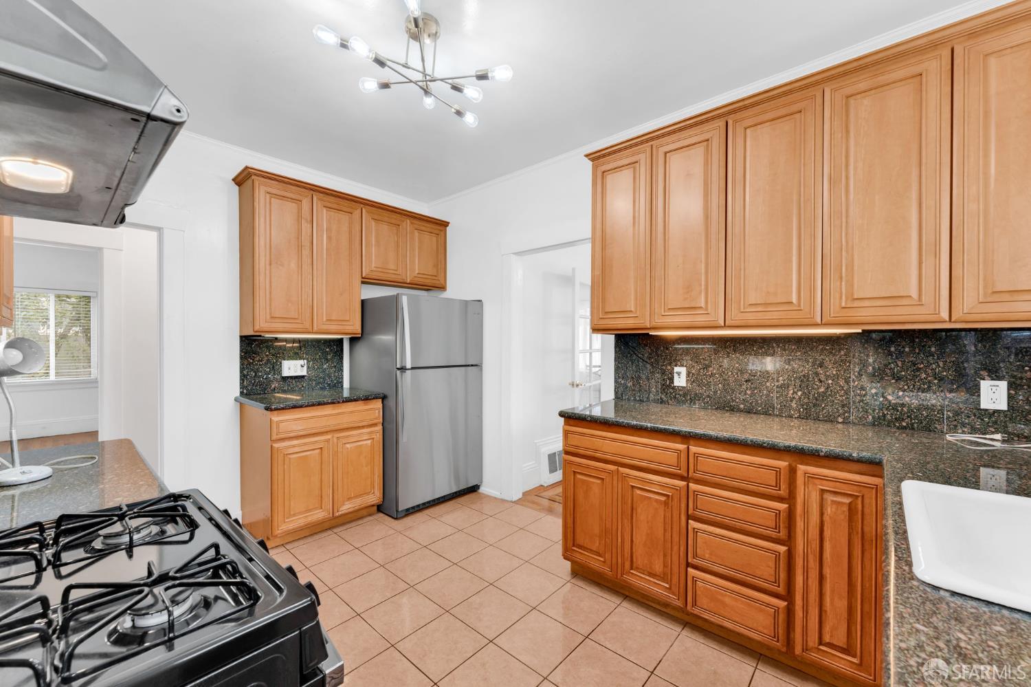 Detail Gallery Image 7 of 21 For 980 Holloway Ave, San Francisco,  CA 94132 - 2 Beds | 1 Baths