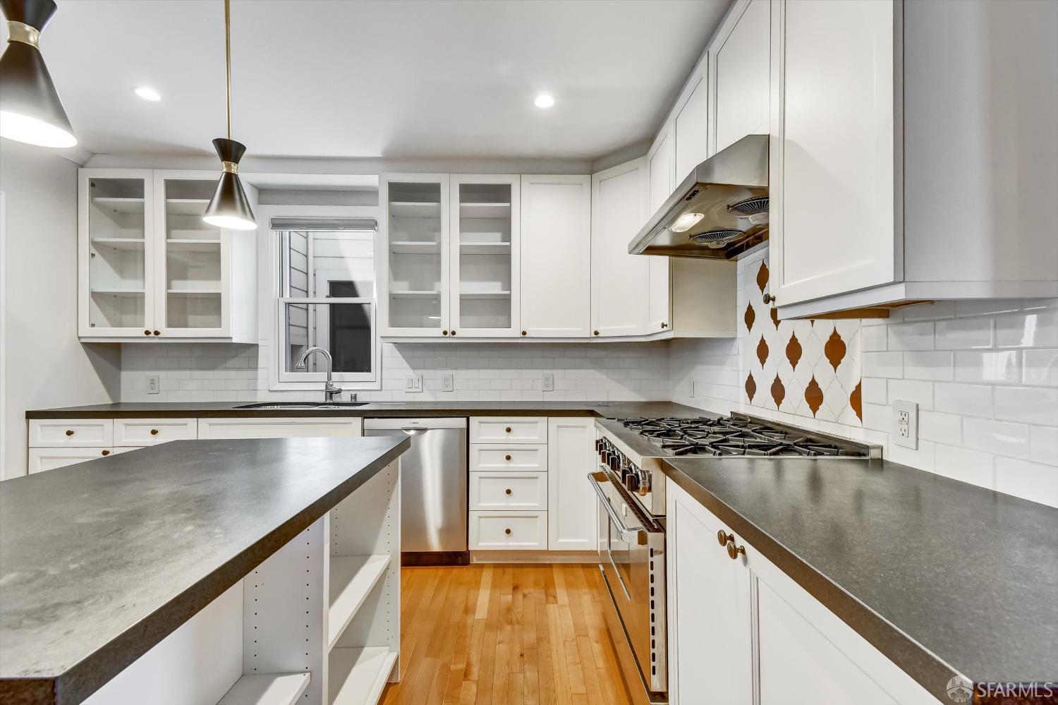 Detail Gallery Image 35 of 55 For 1258 York St, San Francisco,  CA 94110 - 3 Beds | 2/1 Baths