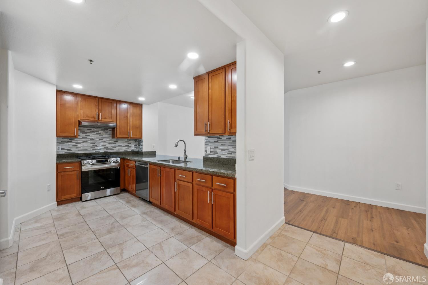 Detail Gallery Image 6 of 53 For 423 7th St #303,  Oakland,  CA 94607 - 2 Beds | 1 Baths