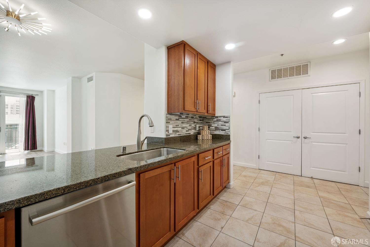 Detail Gallery Image 24 of 53 For 423 7th St #303,  Oakland,  CA 94607 - 2 Beds | 1 Baths