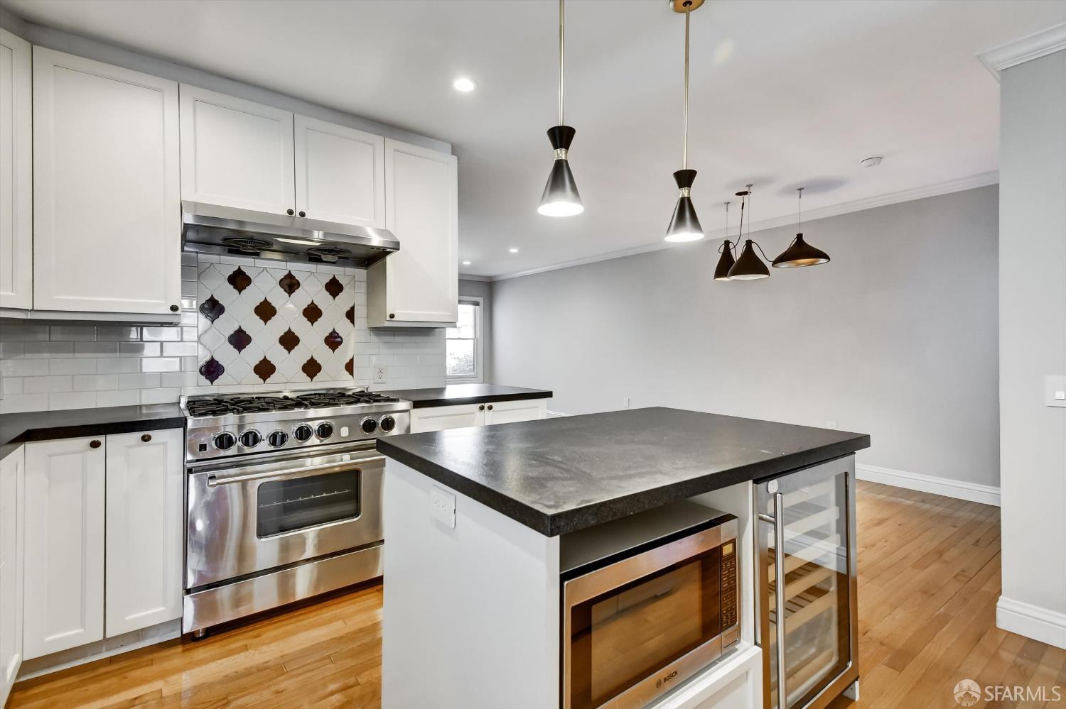 Detail Gallery Image 32 of 55 For 1258 York St, San Francisco,  CA 94110 - 3 Beds | 2/1 Baths