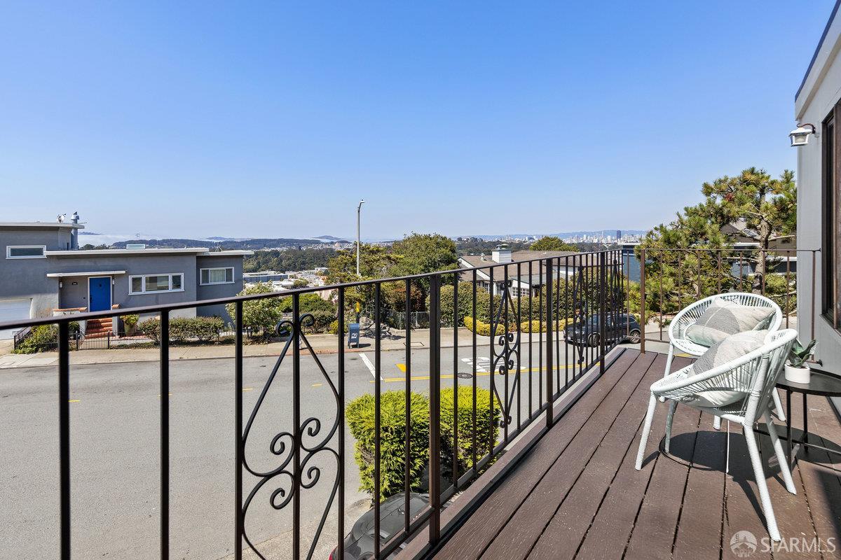 Detail Gallery Image 11 of 63 For 861 Lawton St, San Francisco,  CA 94122 - 3 Beds | 2/1 Baths