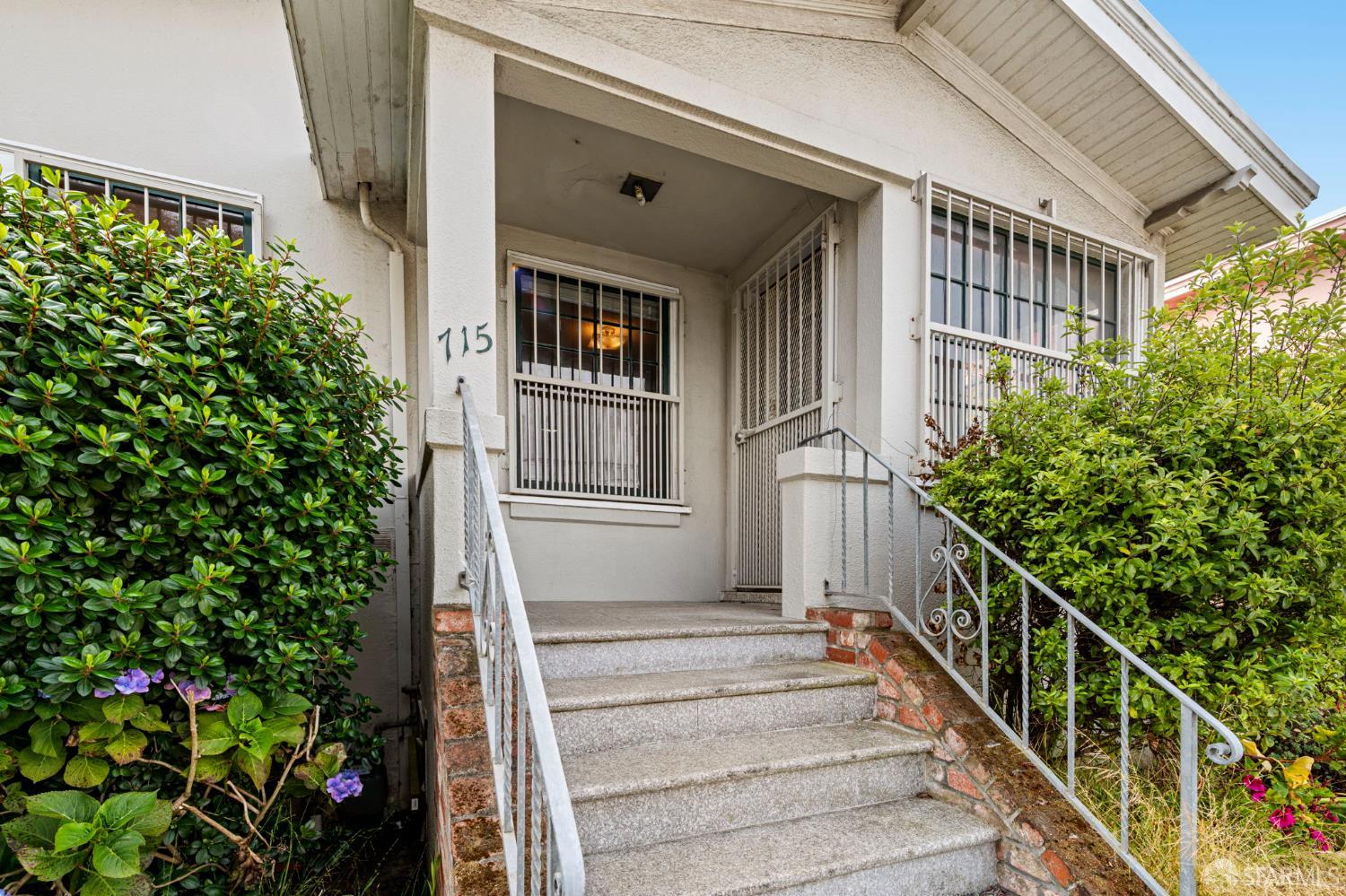 Detail Gallery Image 3 of 28 For 715 Prague St, San Francisco,  CA 94112 - 2 Beds | 1 Baths