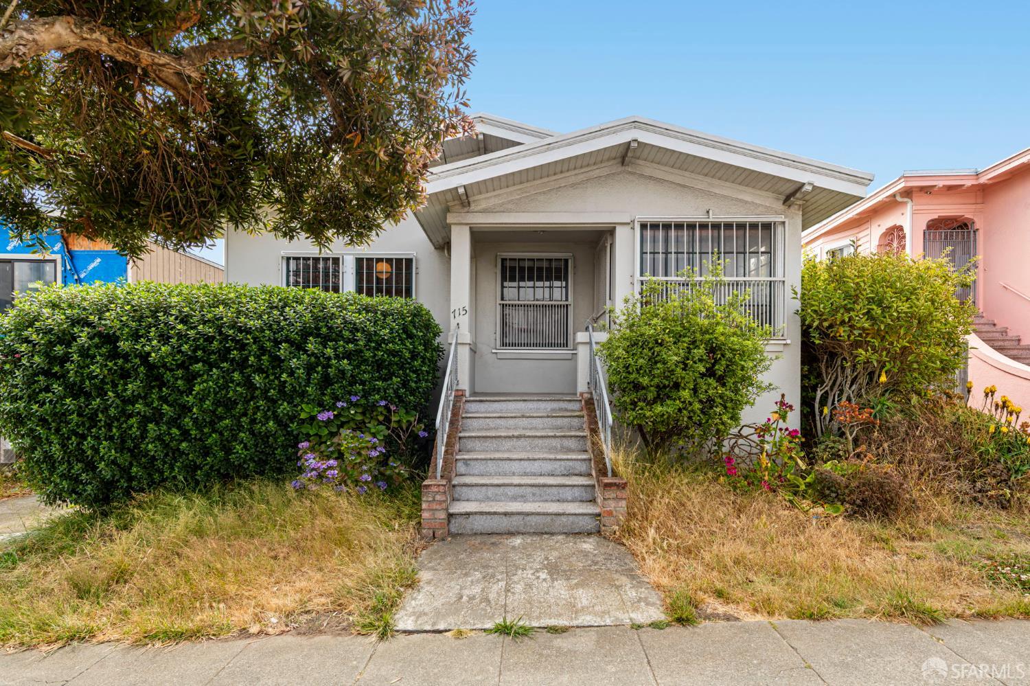 Detail Gallery Image 2 of 28 For 715 Prague St, San Francisco,  CA 94112 - 2 Beds | 1 Baths