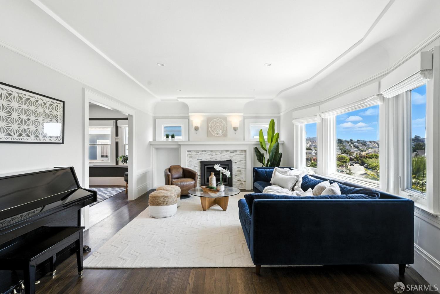 Detail Gallery Image 4 of 40 For 170 Eastwood Dr, San Francisco,  CA 94112 - 5 Beds | 3/1 Baths