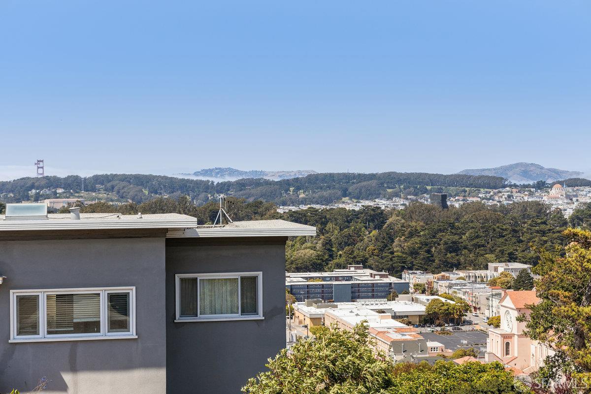 Detail Gallery Image 15 of 63 For 861 Lawton St, San Francisco,  CA 94122 - 3 Beds | 2/1 Baths