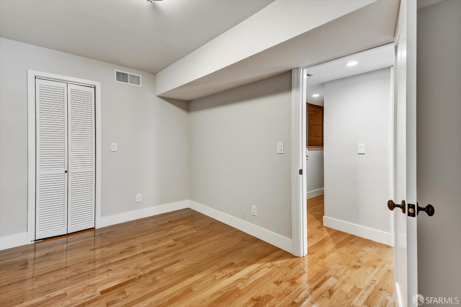 Detail Gallery Image 8 of 55 For 1258 York St, San Francisco,  CA 94110 - 3 Beds | 2/1 Baths