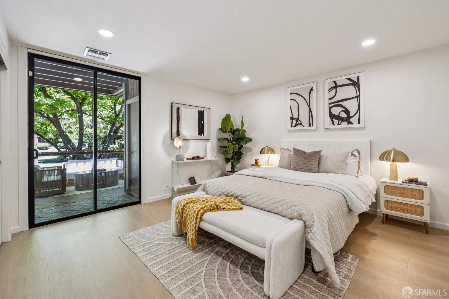Detail Gallery Image 14 of 32 For 229 Cypress Point Dr, Mountain View,  CA 94043 - 2 Beds | 1/1 Baths