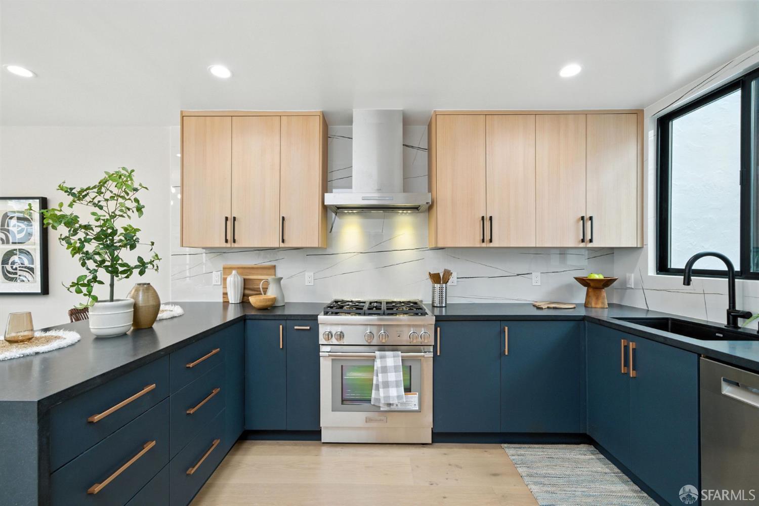 Detail Gallery Image 9 of 34 For 961 Teresita Blvd, San Francisco,  CA 94127 - 3 Beds | 3 Baths